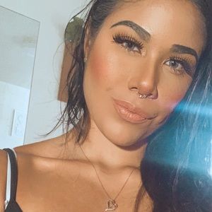 Meet your Posher, Rebeca